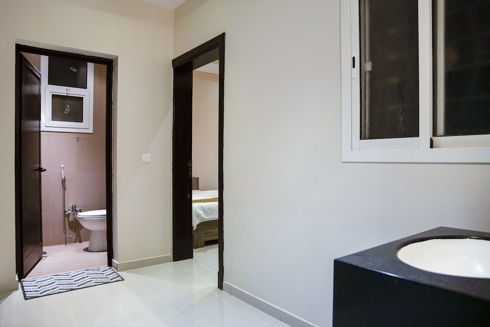 شقة بسرير كينج وسريرين منفصلين بغرفتي نوم، اويو 628 اجنحة وسن(OYO 628 Wasan Suites) 6/7