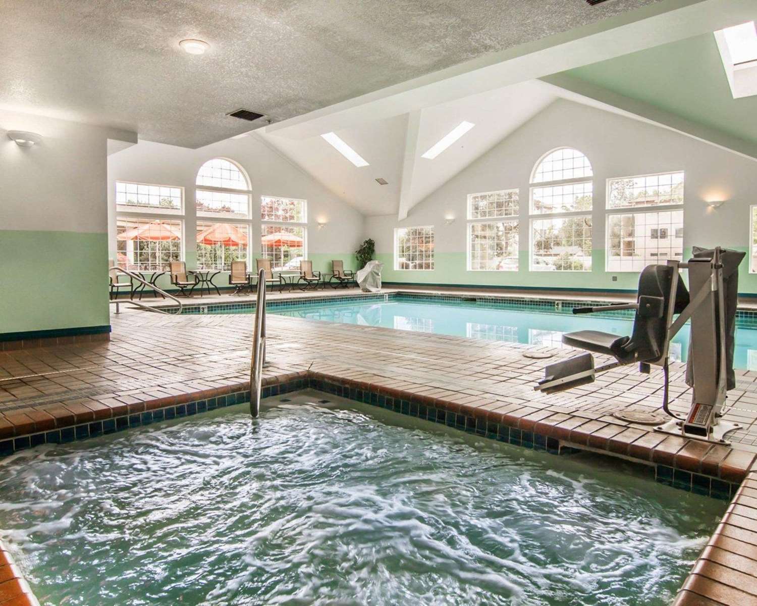 swimming pool spa