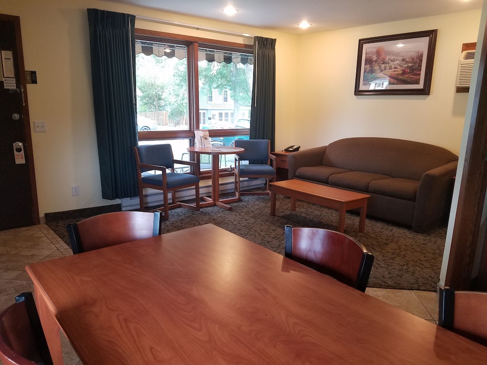 Black Hawk Motel 18/50