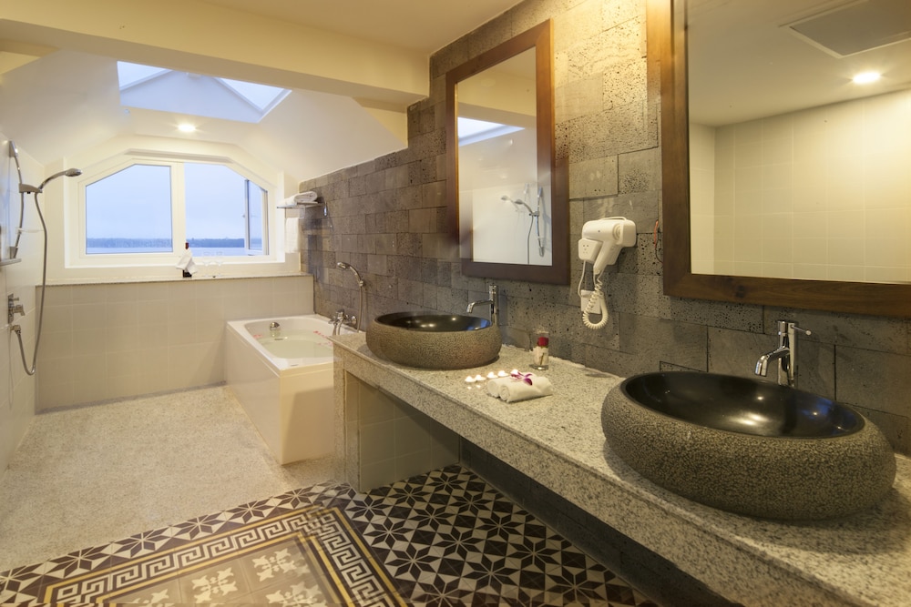Ben Tre Riverside Resort 70/71