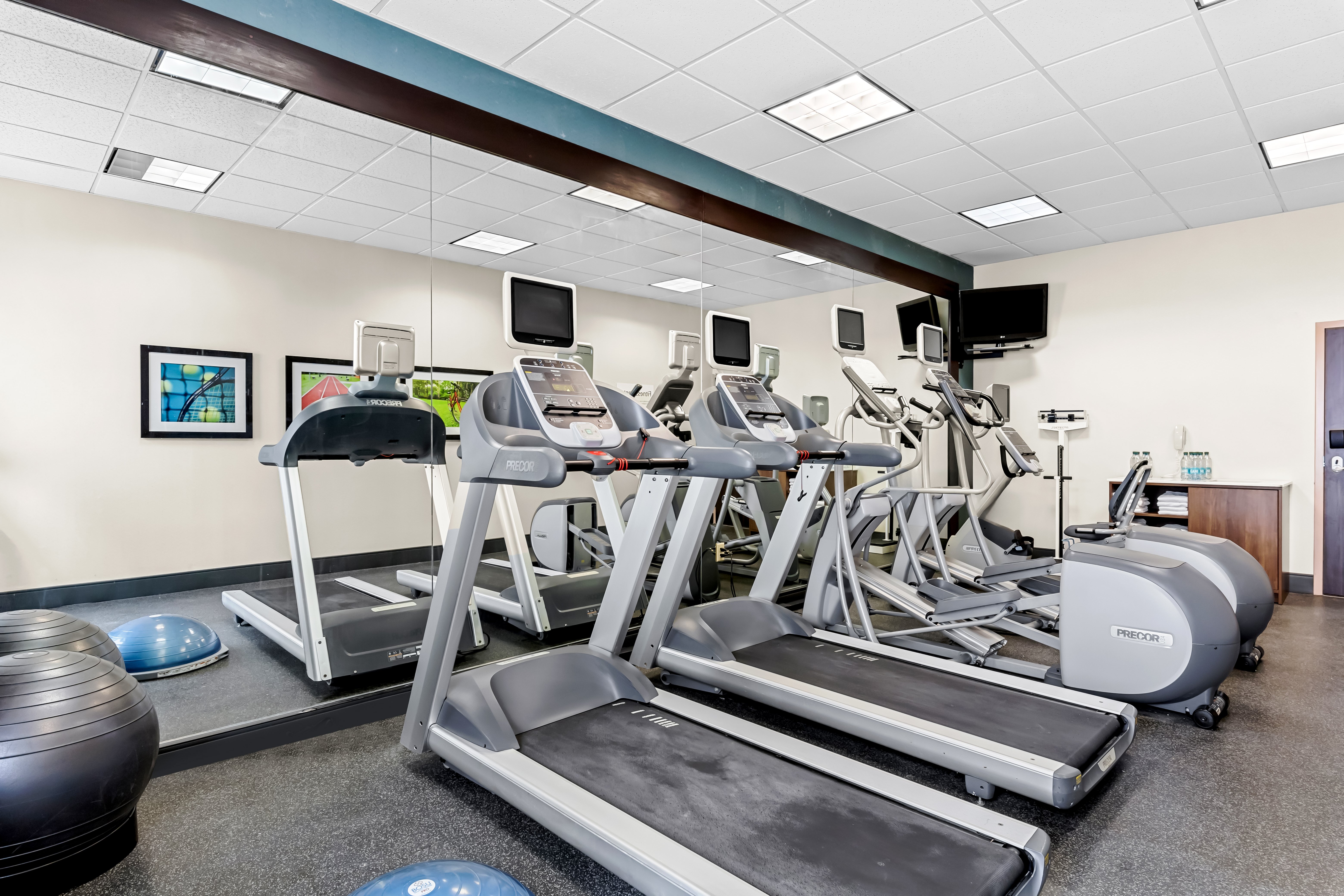 Holiday Inn Express Nashville-Hendersonville 16/41