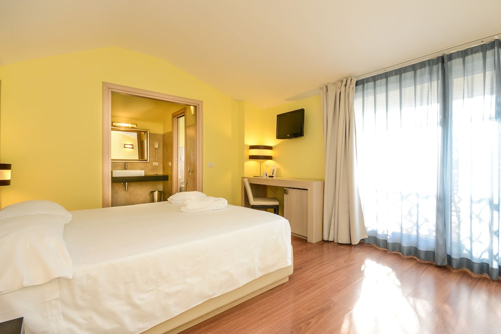 Hotel Regal Apartments 25/76