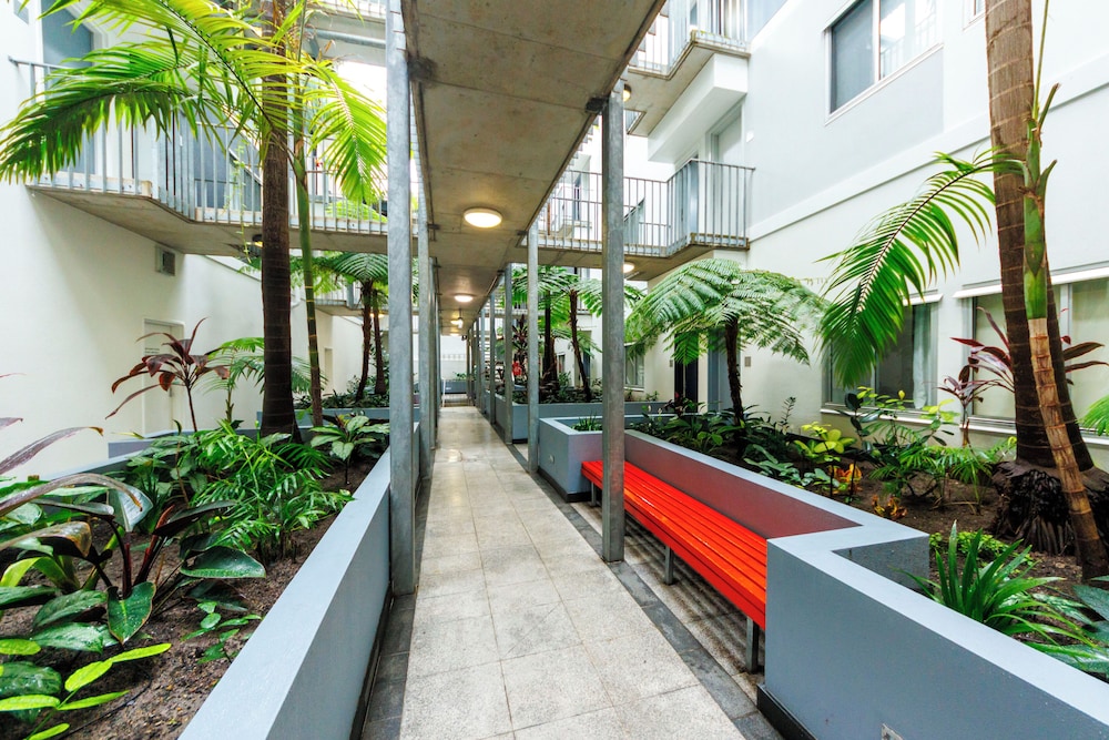 MIRO APARTMENTS 67/71
