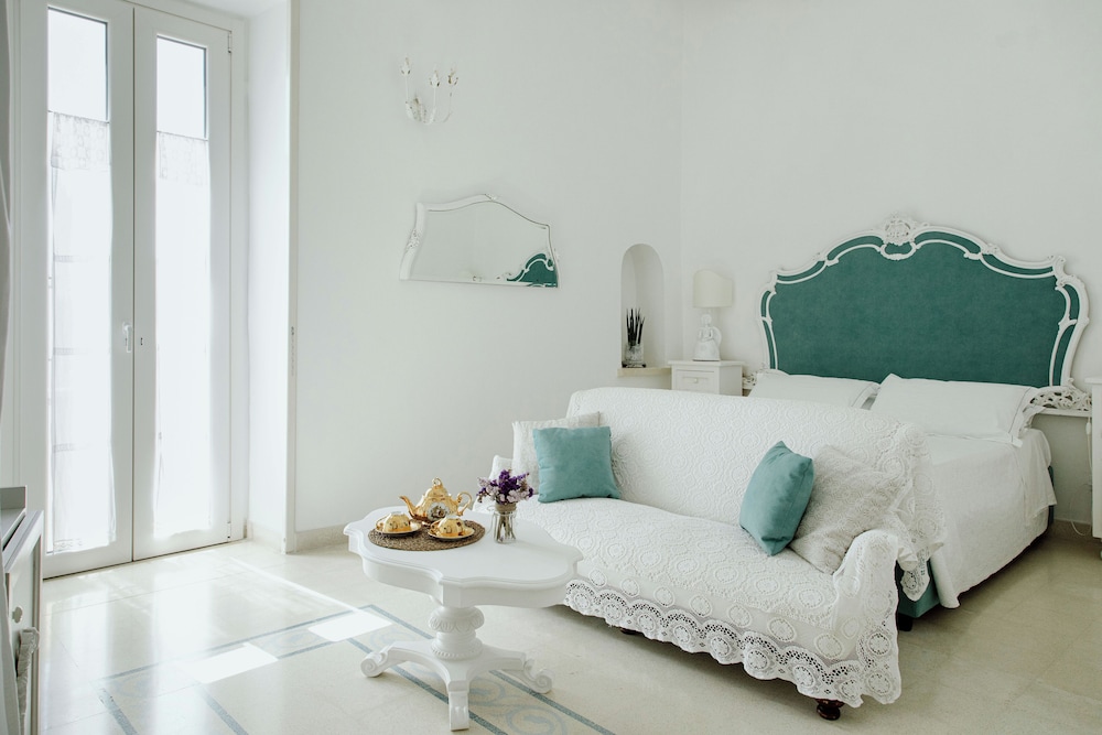 DELUXE, DOUBLE BED, BALCONY