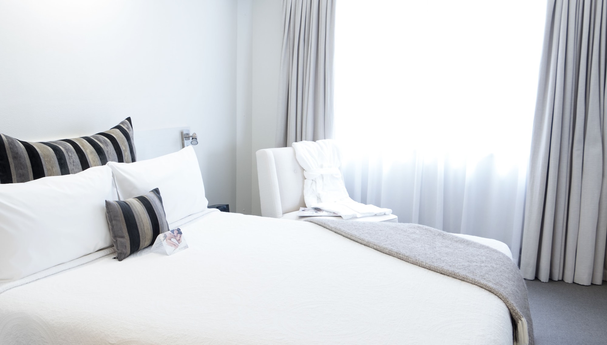 EXECUTIVE, SUITE, KING BED