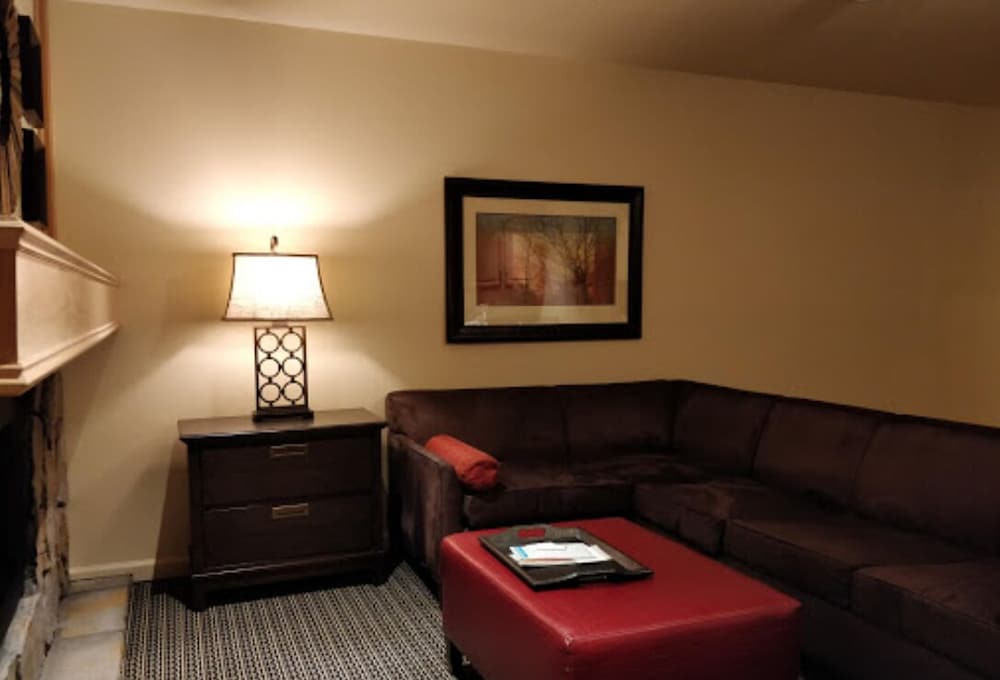Getaways At the Lodge At Kingsbury Crossing 25/47
