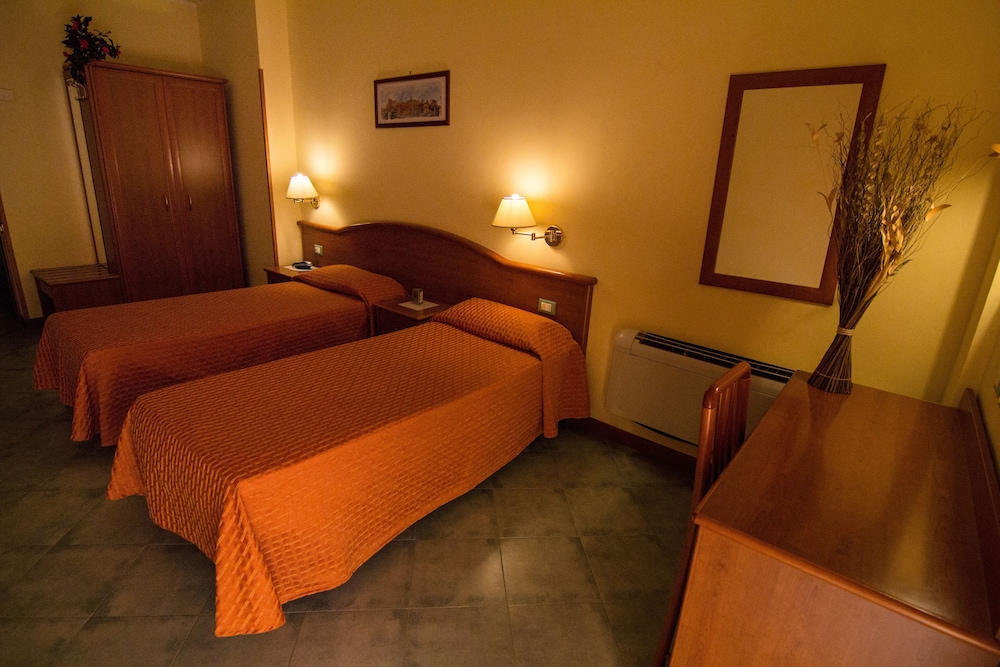 HOTEL DEGLI AMICI 6/42