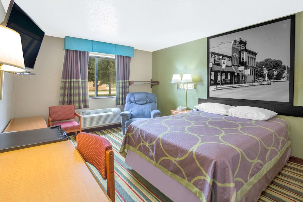 Super 8 By Wyndham Champaign 31/52
