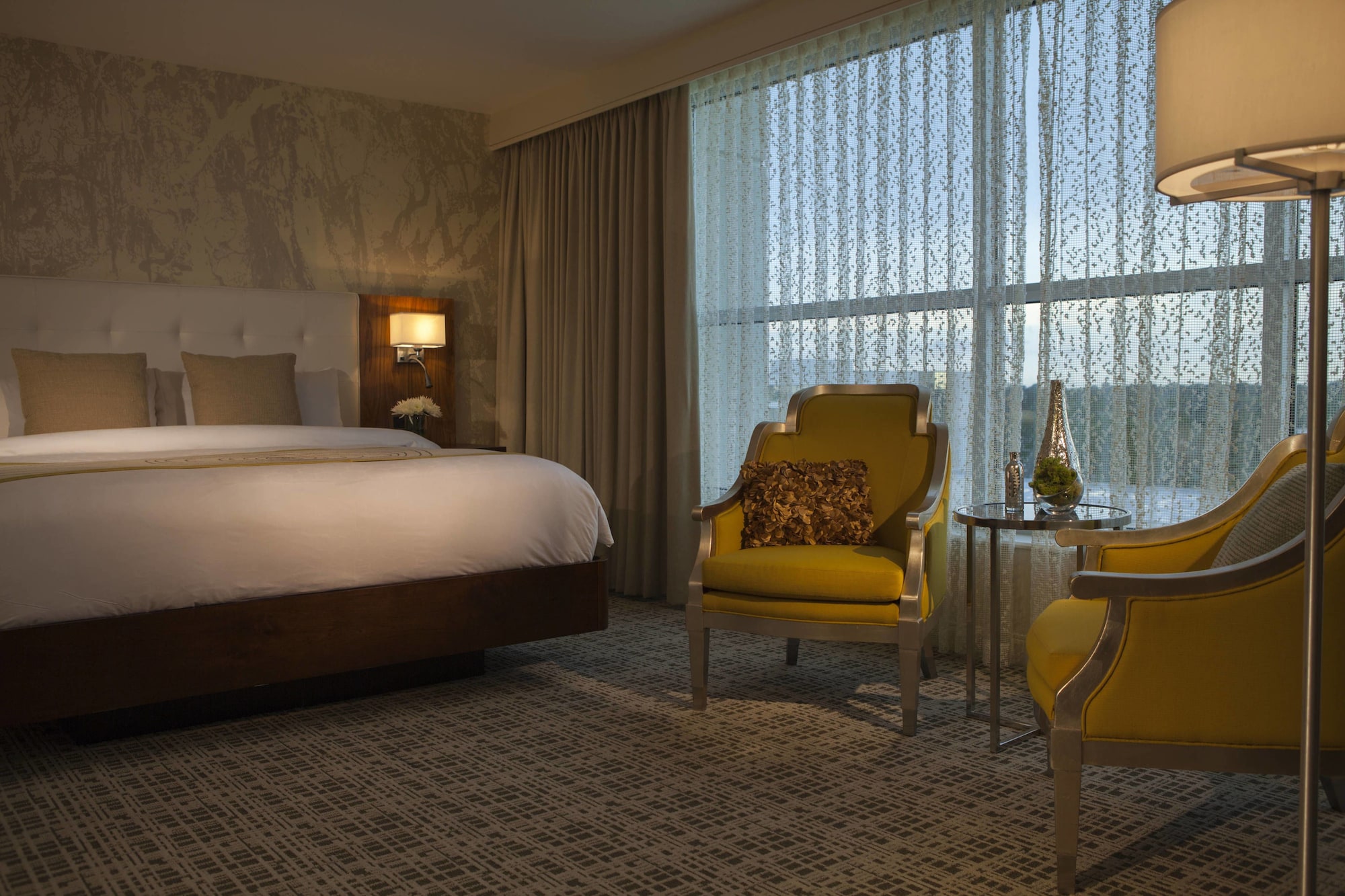 EXECUTIVE, SUITE, KING BED, SOFA