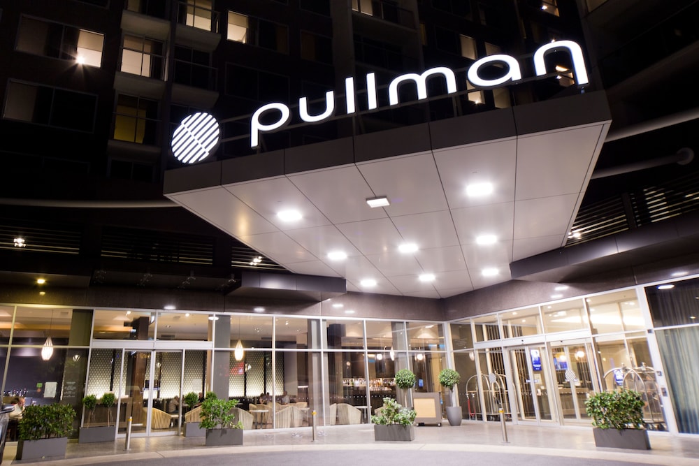 PULLMAN ADELAIDE 3/72