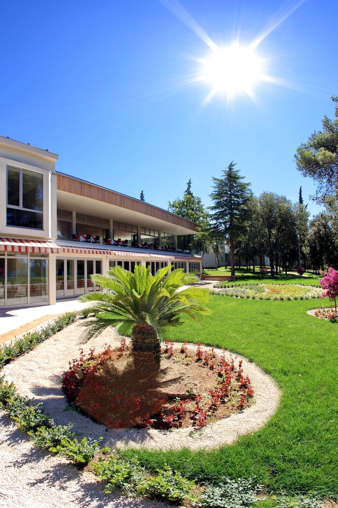 Crvena Luka Family Hotel 69/78