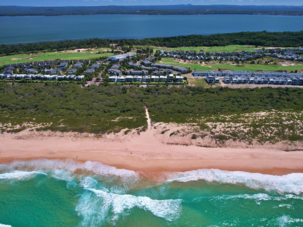 Pullman Magenta Shores Resort 79/82