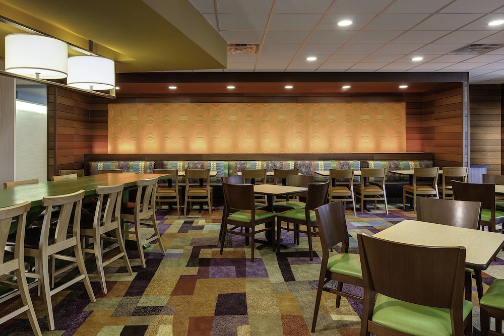 Fairfield Inn And Suites By Marriott Lincoln Southeast 46/64