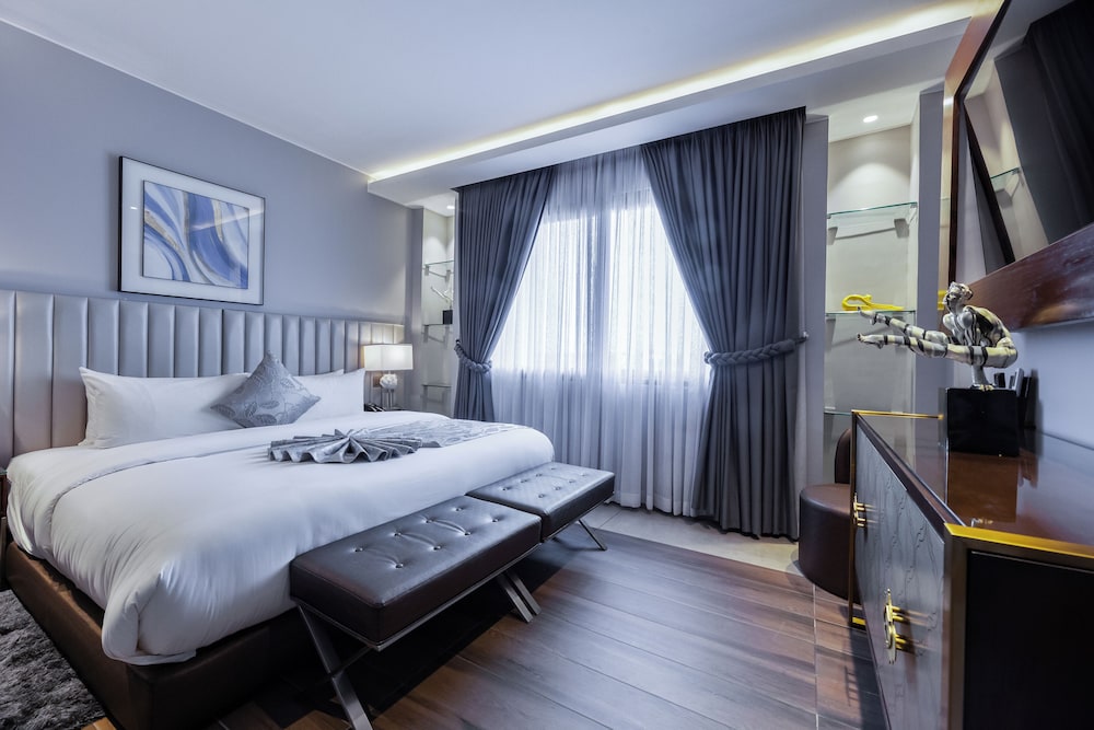 Oak Plaza Suites 21/66