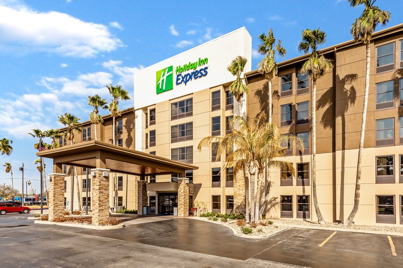 HOLIDAY INN EXPRESS HARLINGEN 44/45