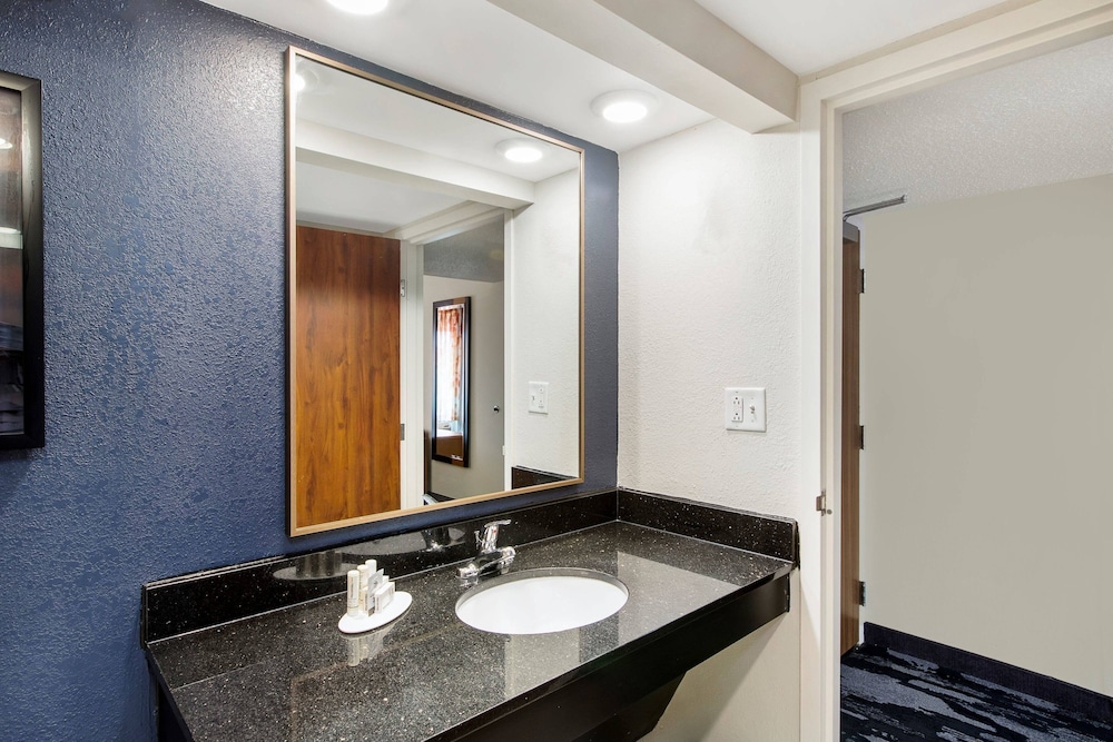 Fairfield Inn Evansville East 14/40