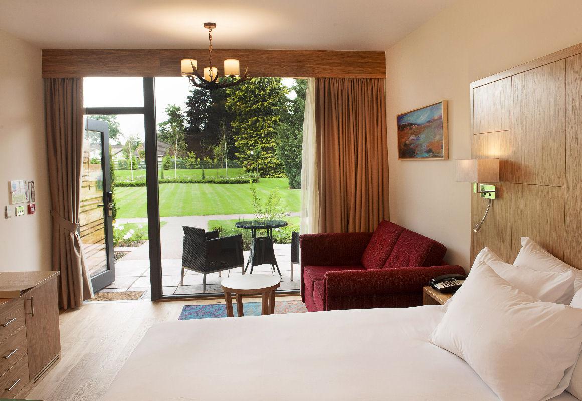 Room, King Bed, Courtyard View
