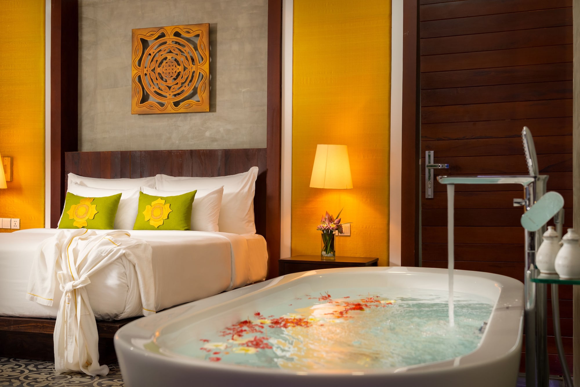 SUITE, PRIVATE POOL