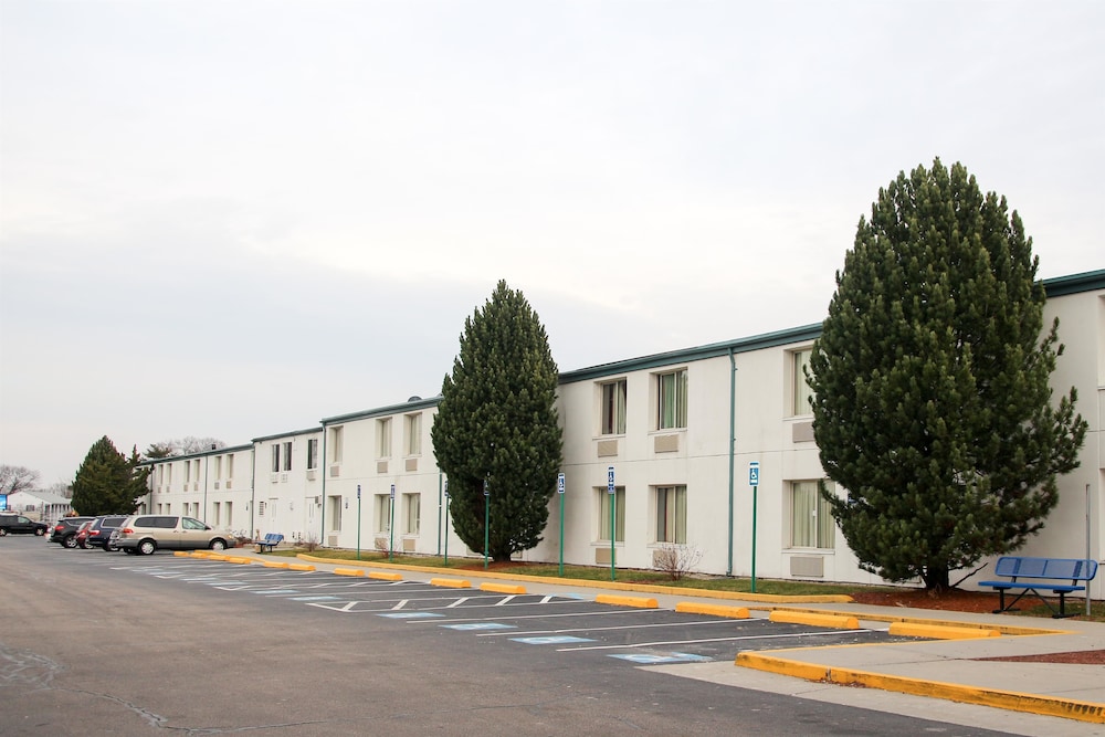 Motel6 Warwick, RI - Providence Airport - I-95 33/38