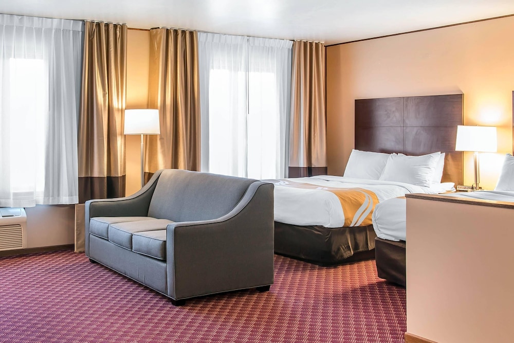 جناح بسريرين كوين مع أريكة لذوي الإعاقة، Quality Inn & Suites Houghton Downtown 3/10