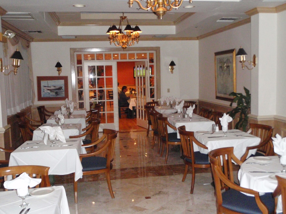 Chateaubleau Hotel 47/61