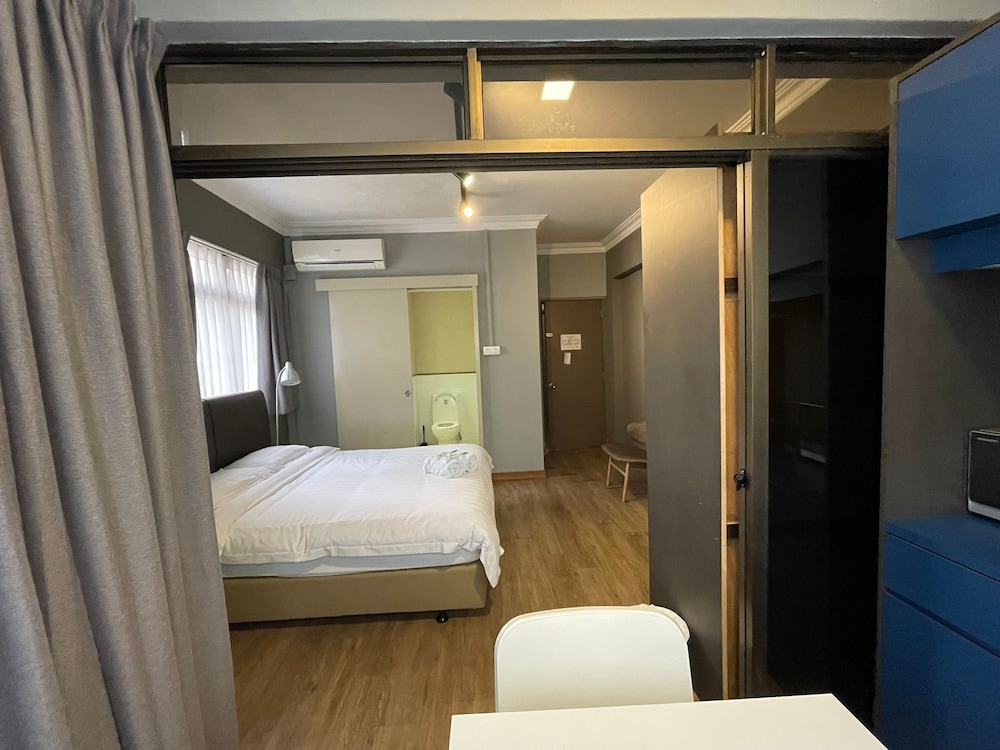 DELUXE, DOUBLE BED