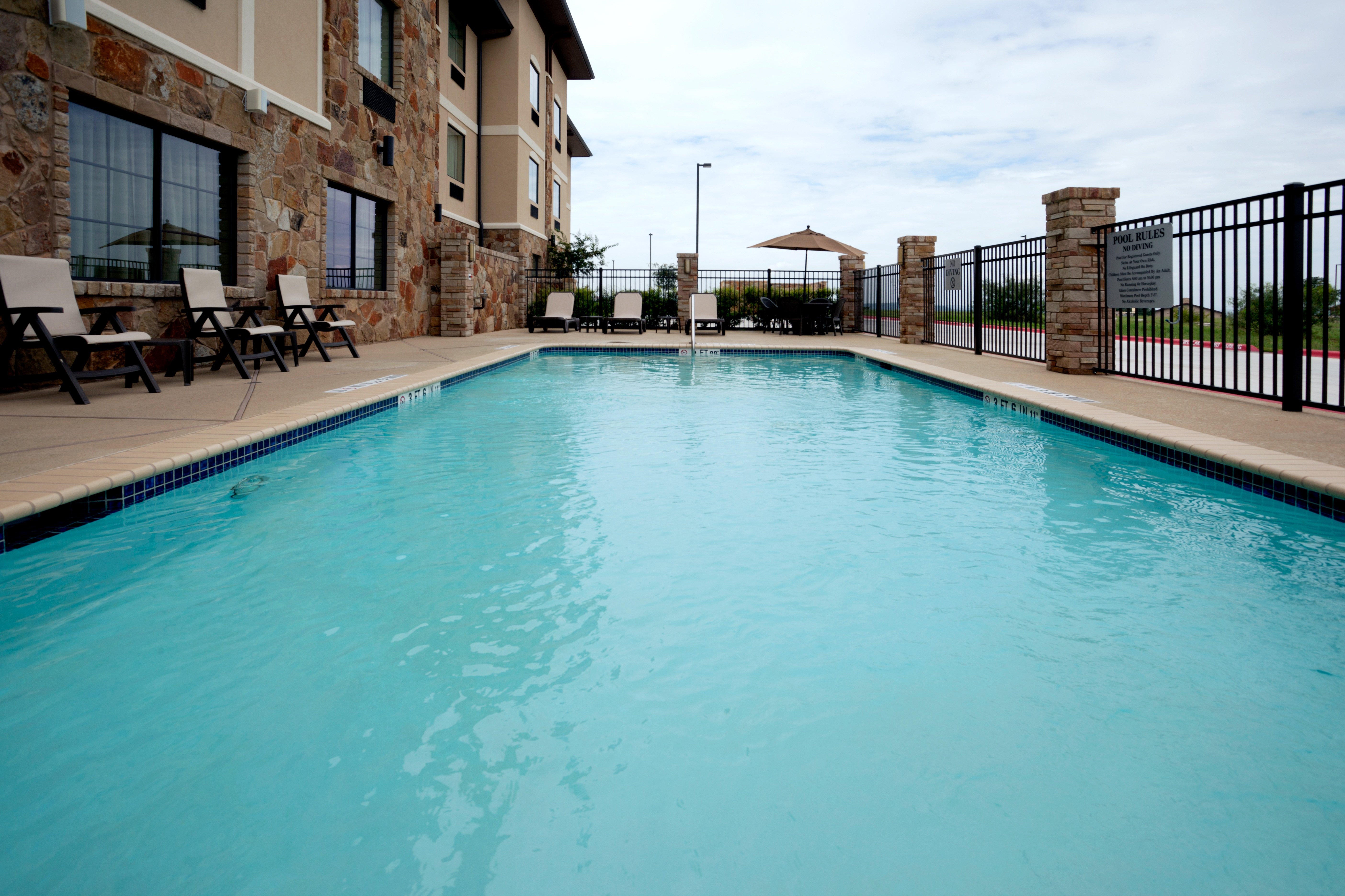 Holiday Inn Express Hotel Suites Marble Falls 62/64