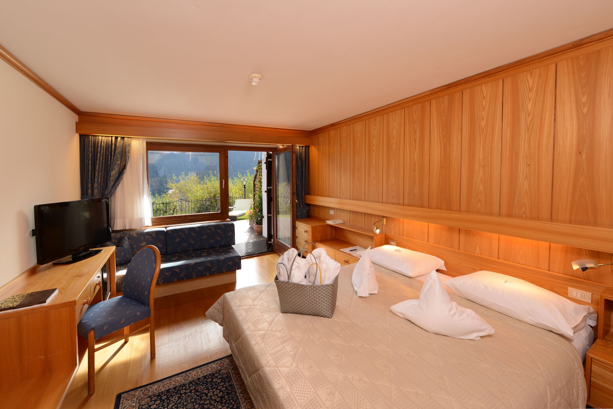 Room, Triple, 1 Double and 1 Single Bed