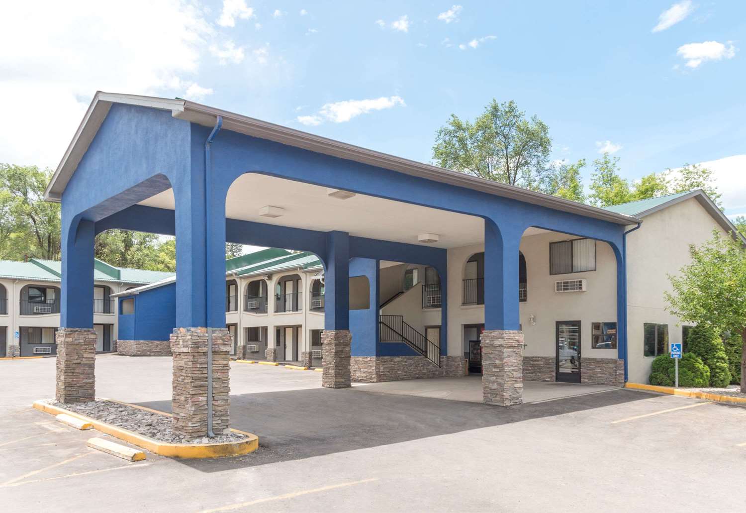 Days Inn by Wyndham Ruidoso Downs 3/54