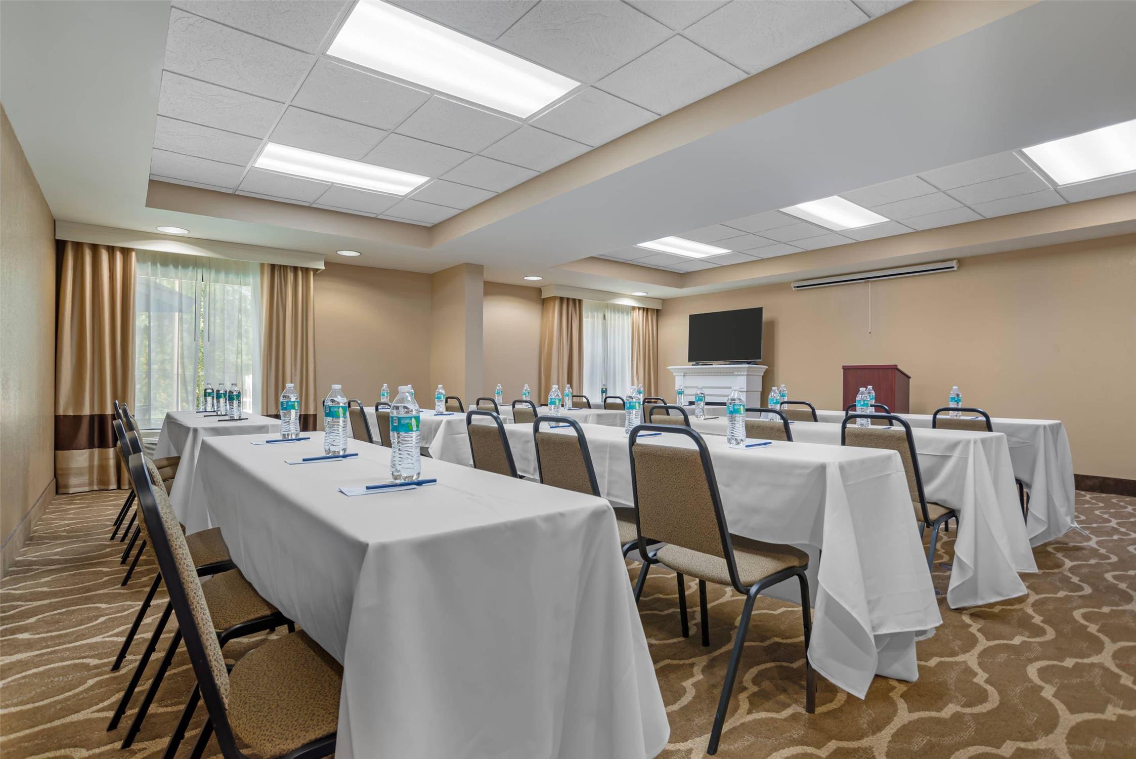 Comfort Suites Tallahassee Capitol - University Area 48/52