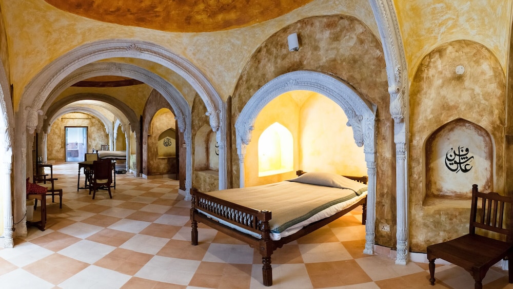Neemrana’s Tijara Fort-Palace - 19th Century, Alwar 35/54