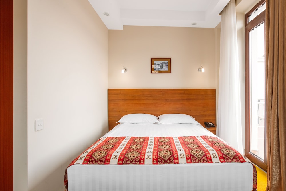Urban Boutique Hotel 11/50