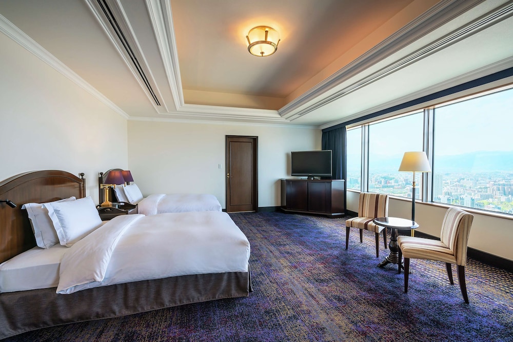 Hilton Fukuoka Sea Hawk 18/84