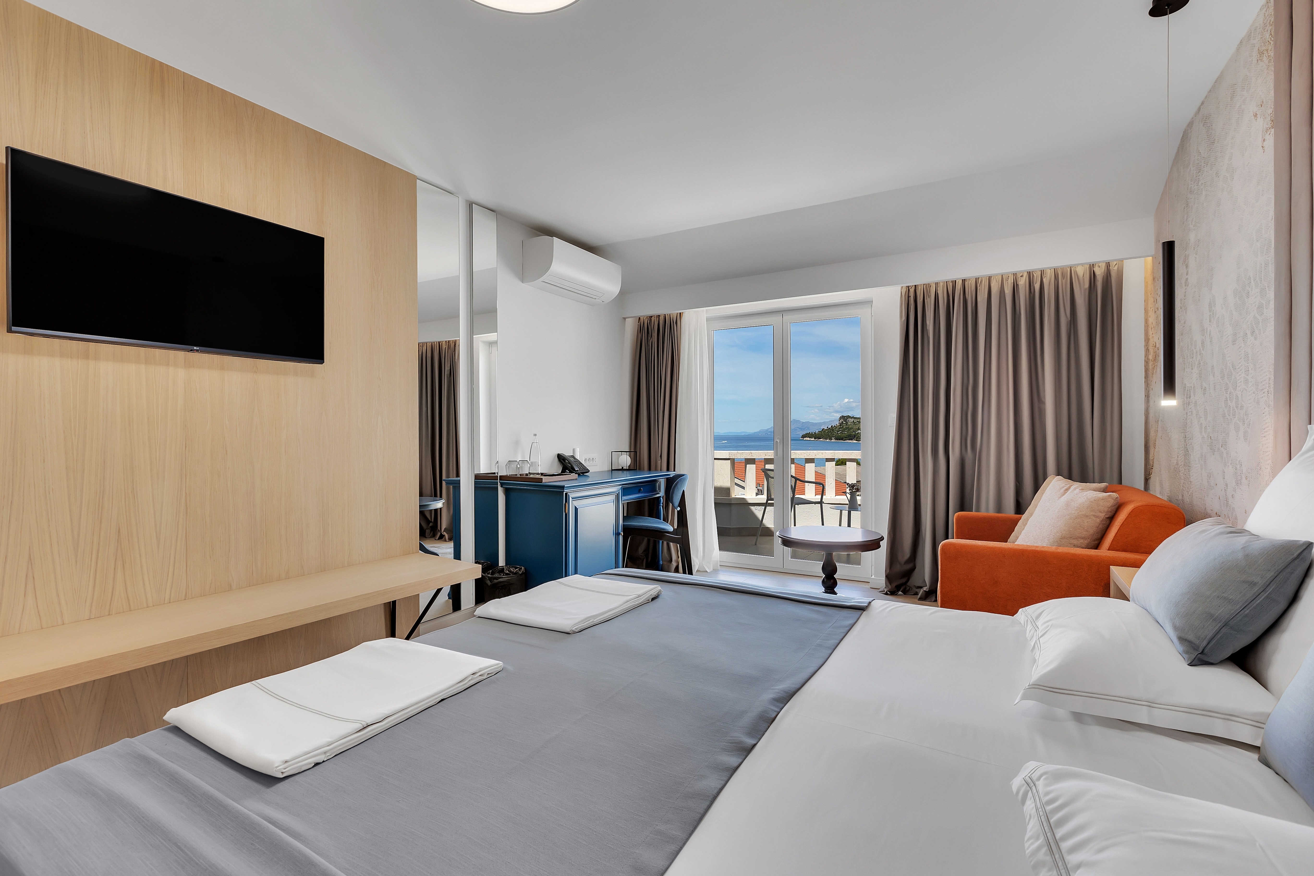 Premium, Double Bed, Side Sea View