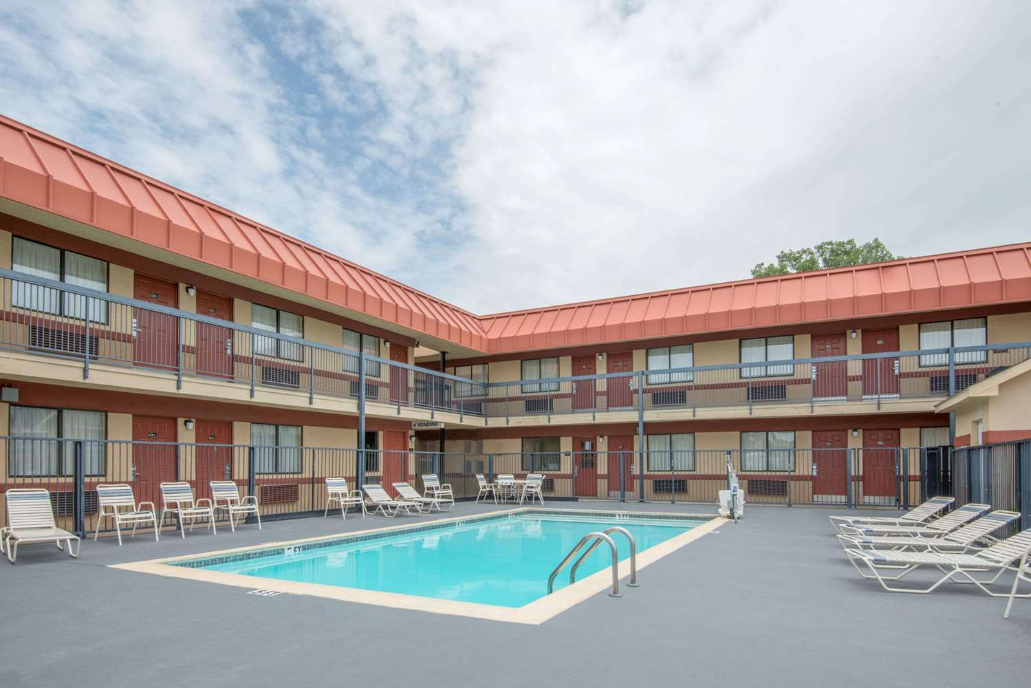 Super 8 By Wyndham Tulsa 7/9