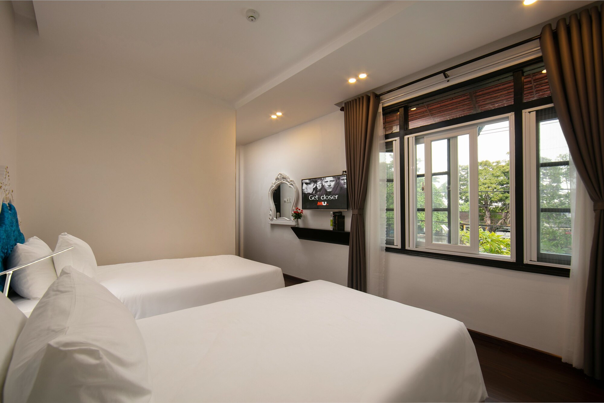 DELUXE, DOUBLE BED, POOL VIEW