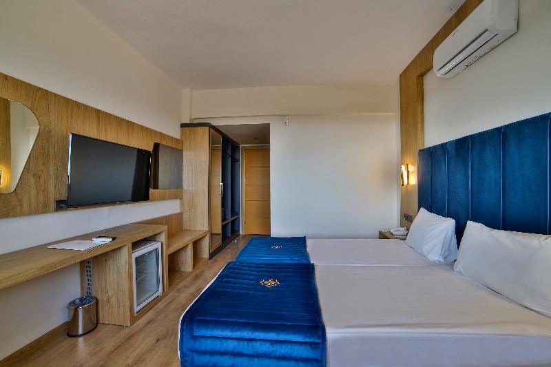 Room, 2 Double Beds, Land View