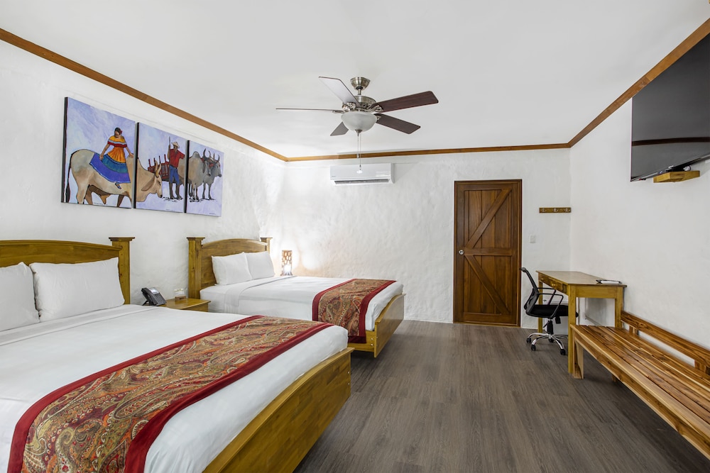 غرفة سوبيريور بسريرين كوين، Hacienda Guachipelin Hotel 3/4