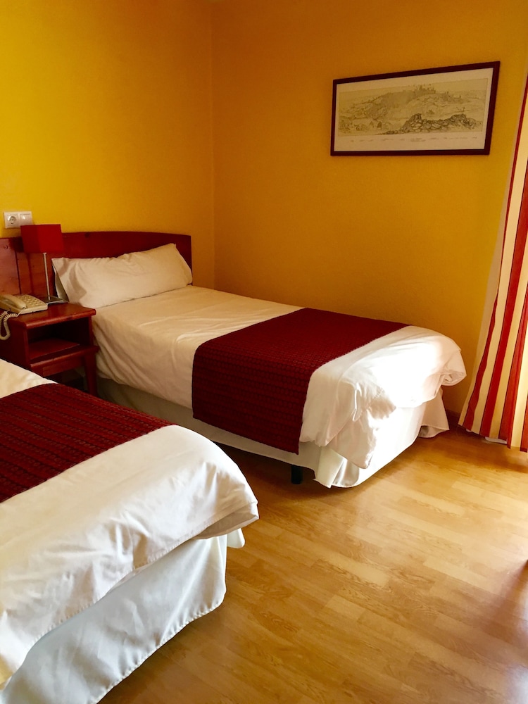 Hostal Restaurante Puerta del Alcázar 32/61