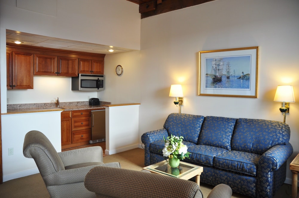 Newport Bay Club and Hotel 28/45