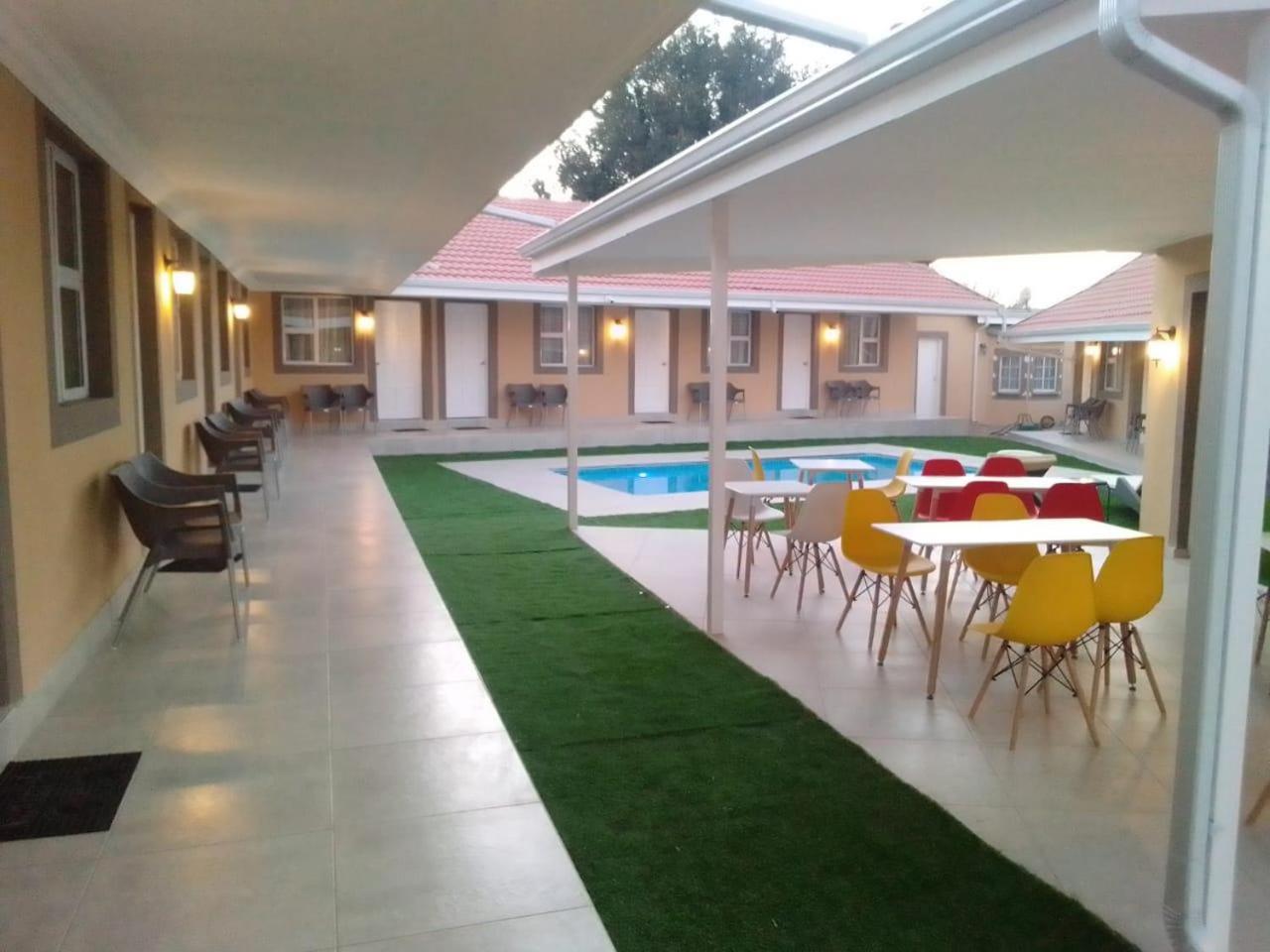 Benoni N12 Hotel 35/45