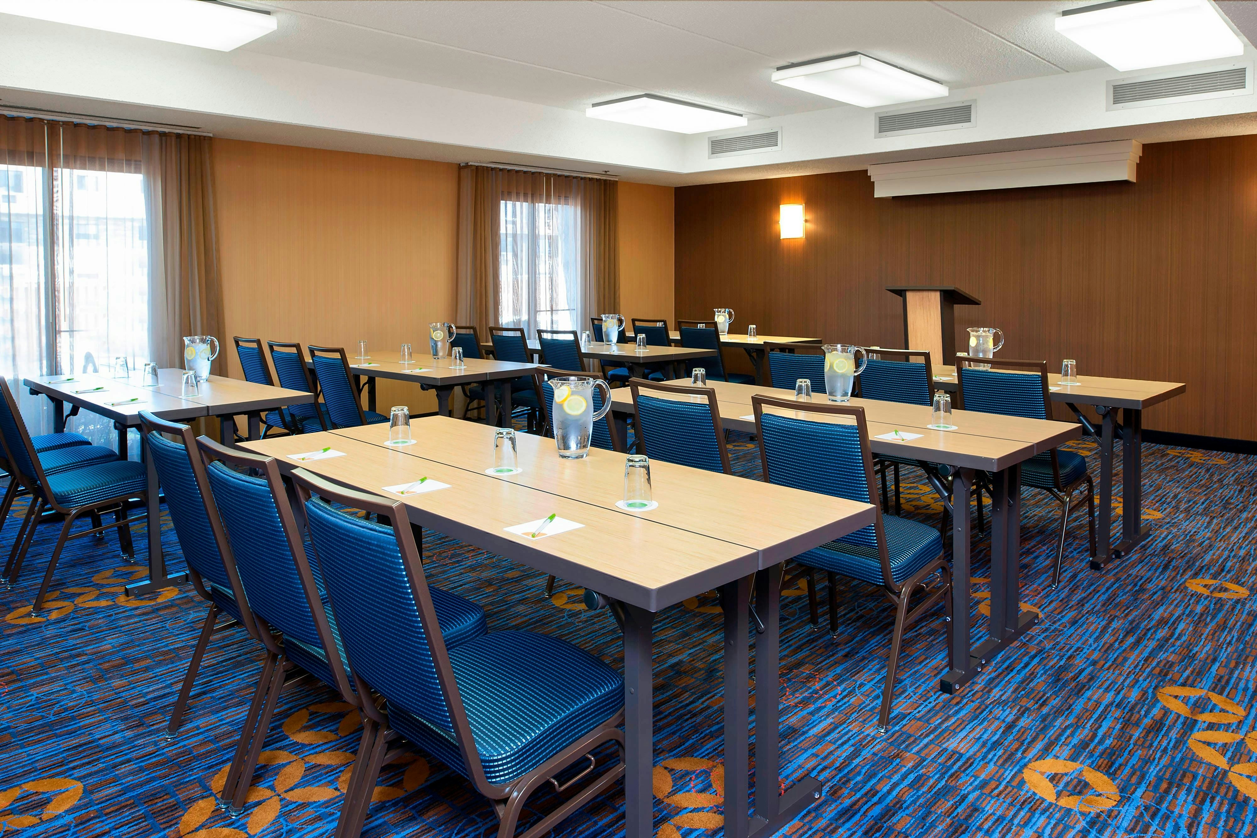 Courtyard By Marriott Chicago Glenview Northbrook 16/19