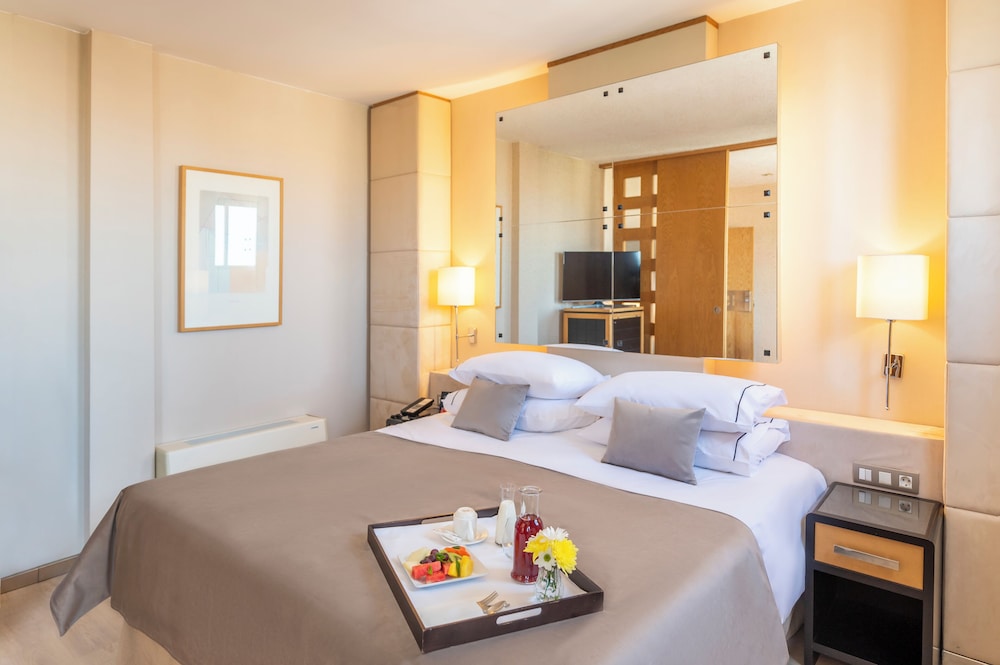 Junior Suite, 1 Double and 1 Single Bed, with Extra Bed, Hotel Hesperia Barcelona Presidente 3/8