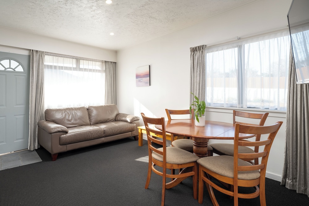 Grove Park Motor Lodge 48/74