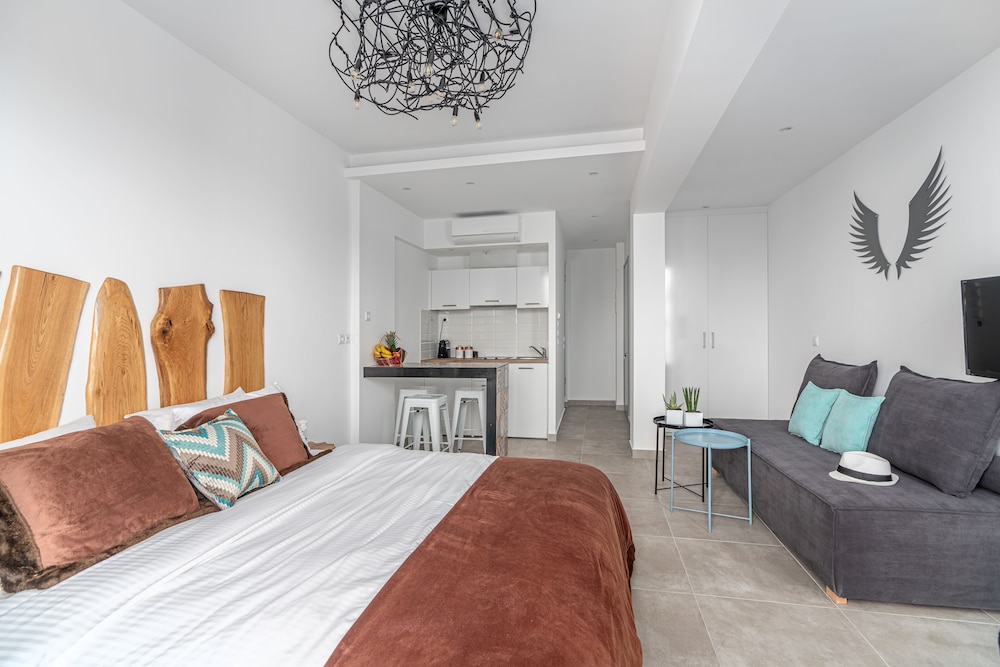 Mythos Luxury Suites 15/50
