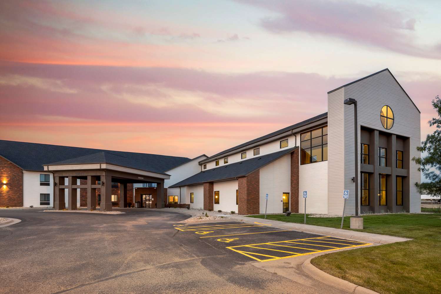 Best Western Watertown Inn Suites 39/42
