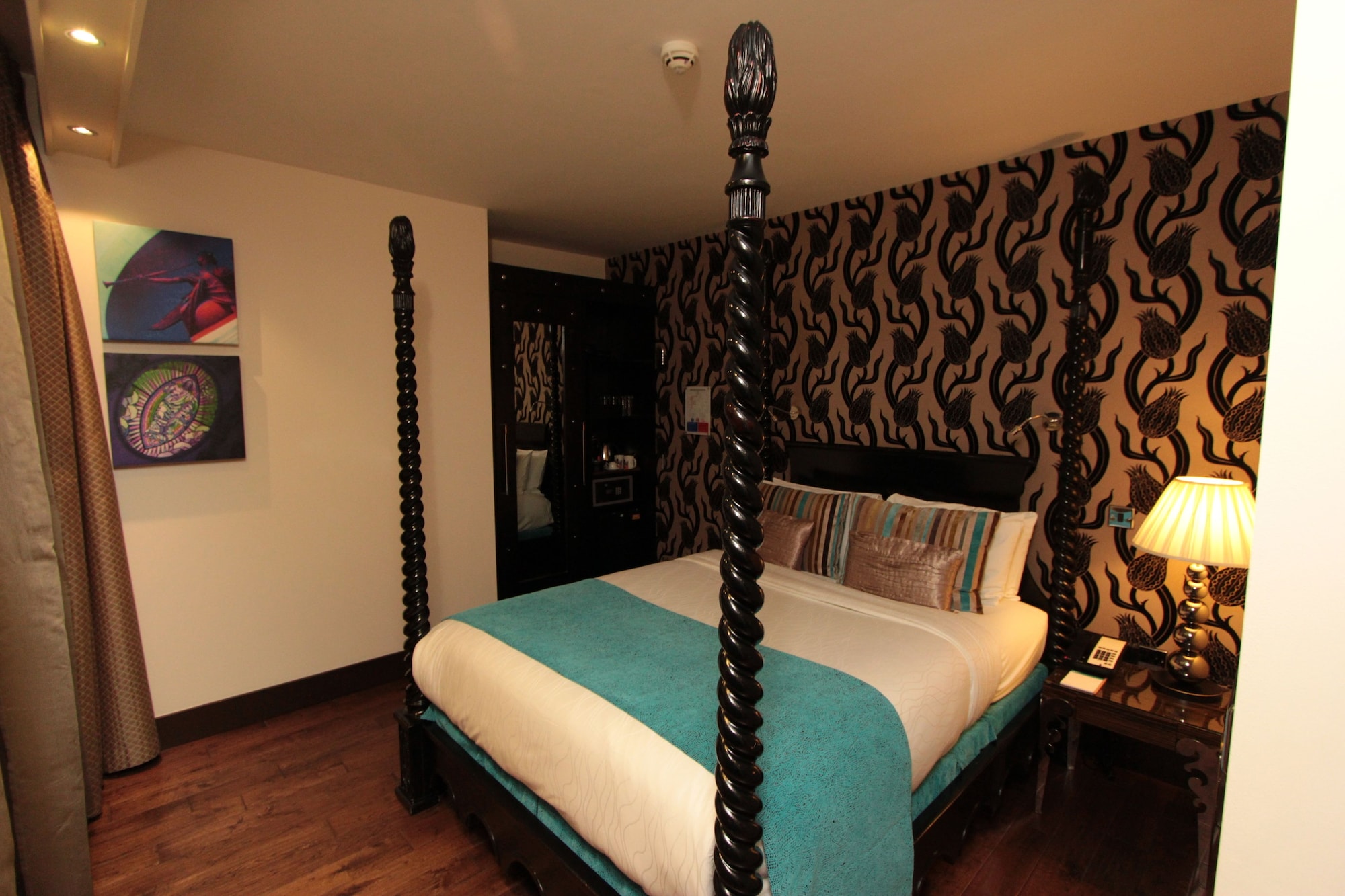 1 BEDROOM, SUITE, CITY VIEW