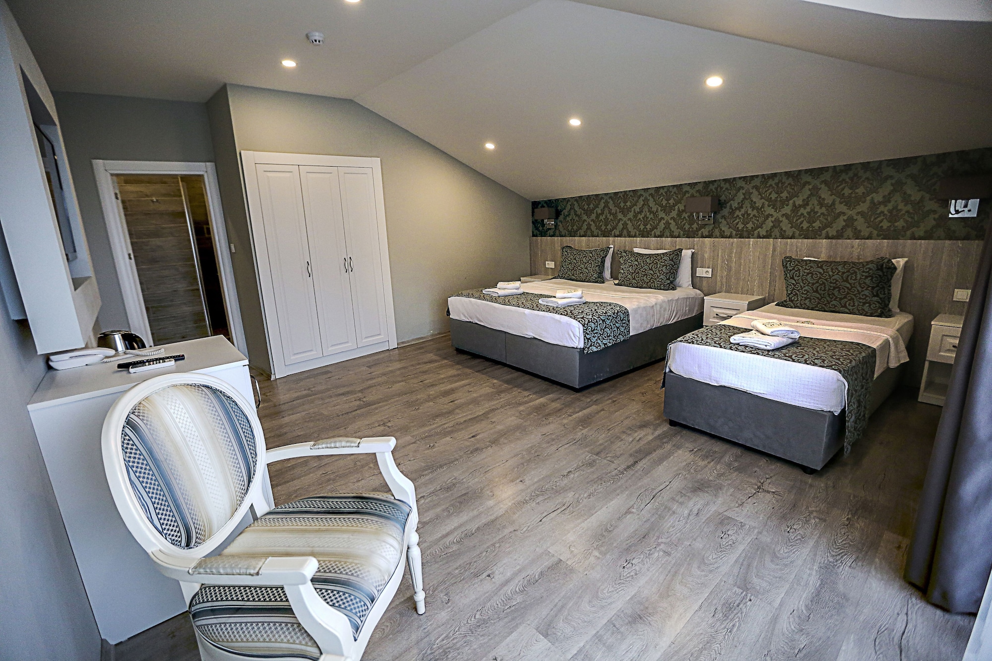 ROOM, TRIPLE, SEA VIEW