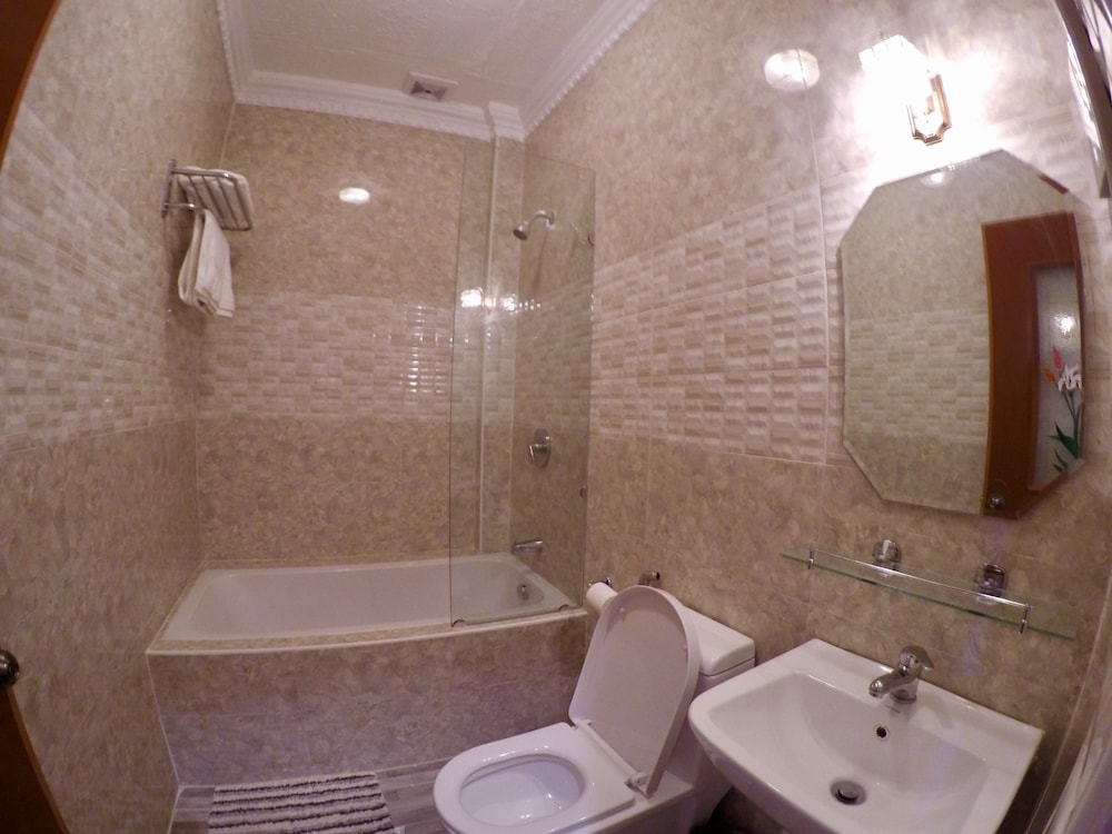 The Executive Villa Inn & Suites 9/60