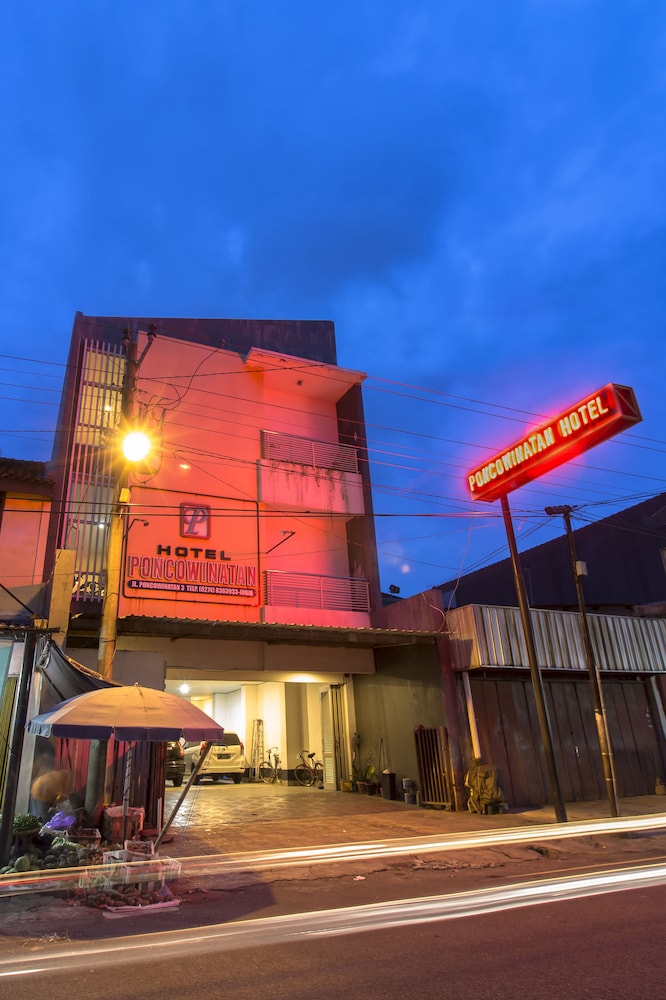 Hotel Poncowinatan - Tugu 1/21